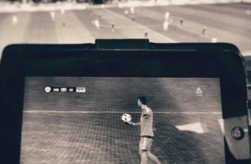 #Ofsajd 24: Posodi mi dres