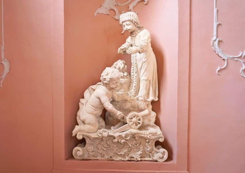 587067493_19817241158